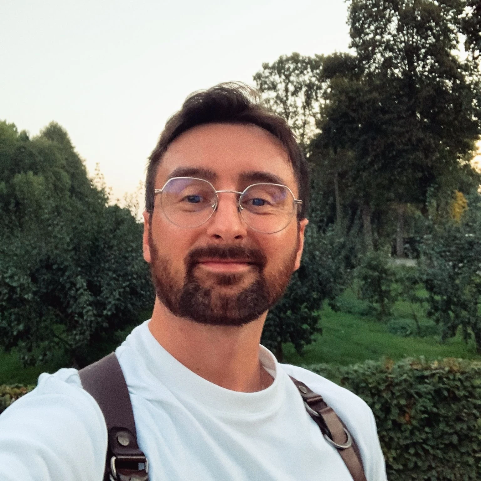 Roland Hentschel · Portrait · Selfie im Grünen